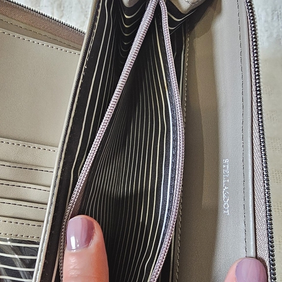 Stella & Dot Gathered Continental Wallet - Picture 5 of 13